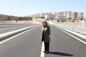 BÜYÜKŞEHİRİN YAPIMINI TAMAMLADIĞI YENİ YOL, ÇİMENTO KAVŞAĞI’NIN TRAFİK YÜKÜNÜ AZALTACAK!