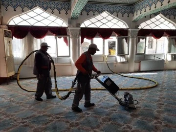 Camiler temizleniyor
