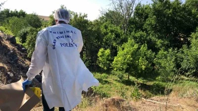 Cesedi ağaca asılı halde bulundu
