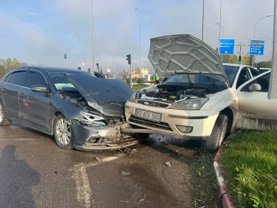 Çevreyolunda iki araç çarpıştı: 1 yaralı