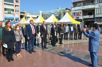 CHP ATATÜRK ANITINA ÇELENK SUNDU