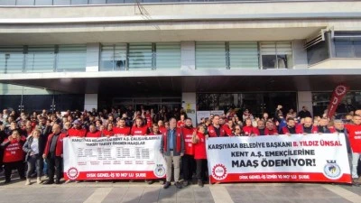 CHP`li Belediyeden 7 Aydır Maaş Alamayan İş&ccedil;iler Belediye Kapısında