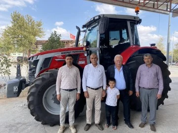 Çiftçiler Teknolojisi yüksek model Traktörleri tercih ediyor