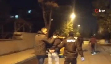 Çocuklara silah satan şahsın evine baskın!