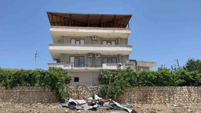 Çöken balkonun altında kalarak ölen 3 kişi defnedildi