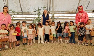 Cumhuriyet Kreşi Öğrencileri Çilek Serasında Doğayla Buluştu