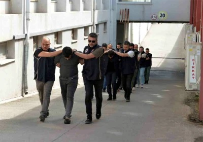 DEAŞ’ın uyuyan hücresindeki 5 şüpheli tutuklandı, 1’i sınır dışı edildi
