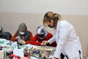 DEKORATİF BOYAMA KURSU YOĞUN İLGİ GÖRÜYOR