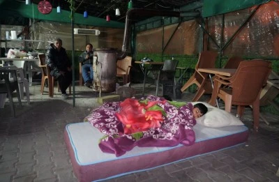 Deprem korkusu: Vatandaşlar geceyi dışarıda ge&ccedil;irdi