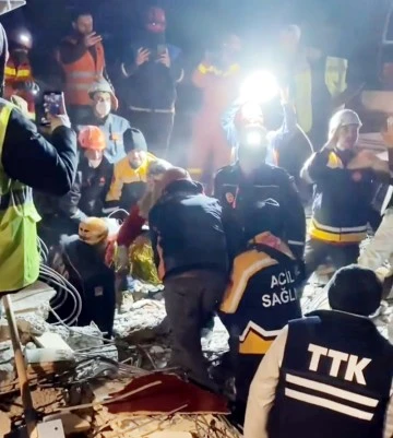 Depremde 45 kişiye mezar olan bina ile ilgili şok iddianame