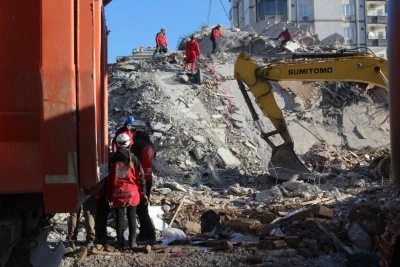 Depremde yıkılan site için karar çıktı