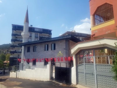 Depremde yıkılmıştı; yeniden ibadete açıldı