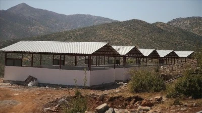 Depremzede besicilere yapılan 537 ahır yıl içinde teslim edilecek