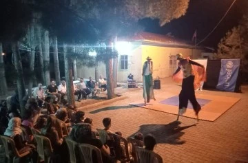  Depremzede çocuklara sirk gösterisi