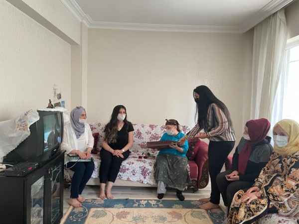 DEVA'DAN ANNELER GÜNÜNDE YENİ DOĞAN ÇOCUKLARA ALTIN