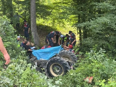 Devrilen traktör kadın sürücünün sonu oldu!