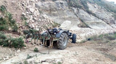 Devrilen traktörün altında kalan genç hayatını kaybetti