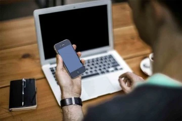 Dikkat! Telefon ve bilgisayar gözü kurutuyor