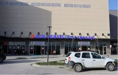 Doğum günü pastası yiyen  12 öğrenci hastanelik oldu