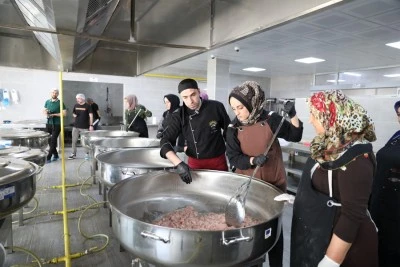 Dünya mutfağı ve yöresel yemekler kadınların elinde tat buluyor
