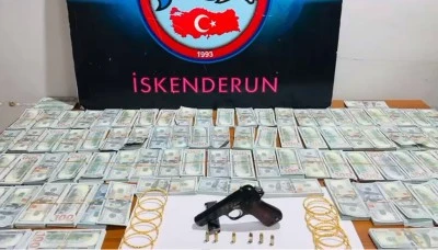 Durdurulan ara&ccedil;ta sahte 1 milyon Amerikan doları ele ge&ccedil;irildi