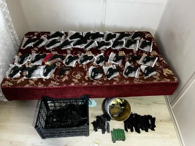 El bombası ile 45 silah ele geçirildi