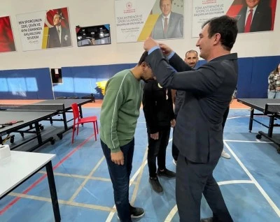 Elbeyli’de Öğretmenler Arası Masa Tenisi Mücadelesi