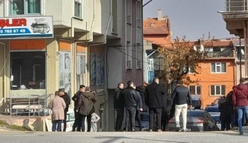 Emekli polis sağlık çalışanlarını rehin aldı