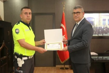 Emniyet Müdürü Kurt'tan başarılı personellerine ödül