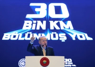 Erdoğan: B&ouml;l&uuml;nm&uuml;ş yol uzunluğu 30 bin 49 kilometreye ulaştı