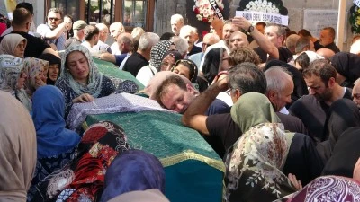 Eşini ve çocuğunu öldüren doktor cezaevinde intihar etti