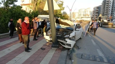 Feci Kaza: Otomobilin Çarptığı Araç Evin Balkonuna Girdi!