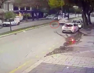 Feci kaza: Otomobilin çarptığı kadın metrelerce savruldu, hayatını kaybetti