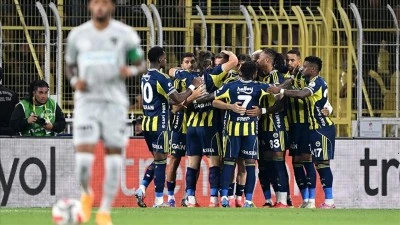 Fenerbahçe, ligde ilk galibiyetini aldı