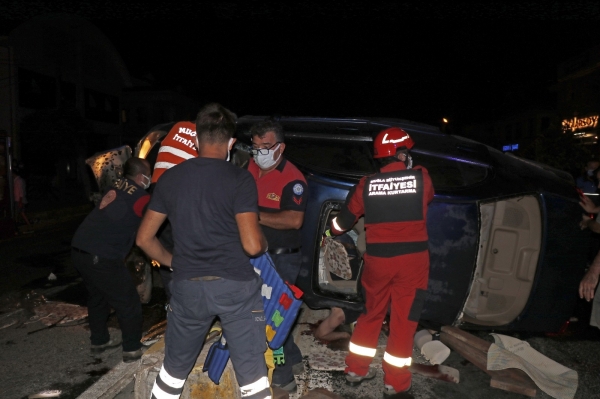 Fethiye’de iki otomobilin çarpıştığı kazada 2’si ağır 8 kişi yaralandı
