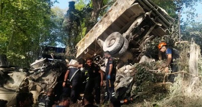 Freni patlayan hafriyat kamyonu dehşet saçtı: 1 ölü, 1 yaralı