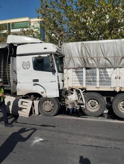 Freni patlayan tır başka bir tıra çarptı: 1 yaralı