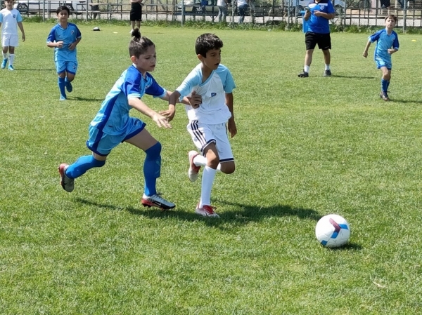 Futbol şenliğinde gönüllerince top oynadılar
