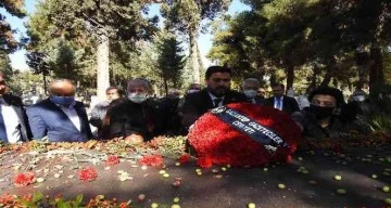 GAZETECİ AYKUT TUZCU MEZARI BAŞINDA ANILDI