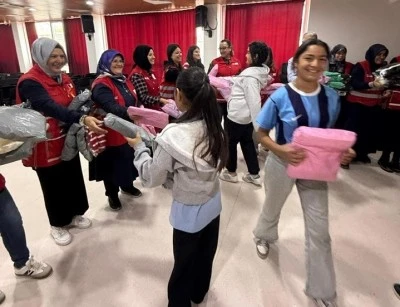 Gaziantep  Şubesi'nde  Kilis’teki öğrencilere kıyafet yardımı