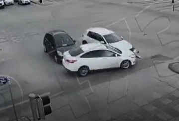 GAZİANTEP'TE TRAFİK KAZALARI KAMERALARA YANSIDI