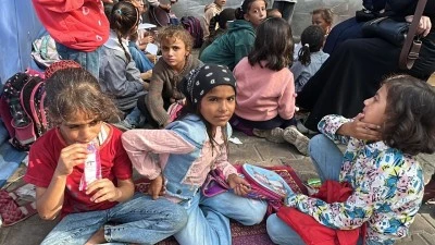 Gazze’de çocuklar enkaza dönen okullarda böyle ders başı yaptı