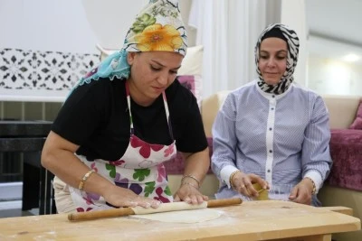 Geleneksel baklava yapımını kazanca dönüştürdüler