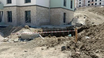 Göçük altında kalan 2 işçi öldü