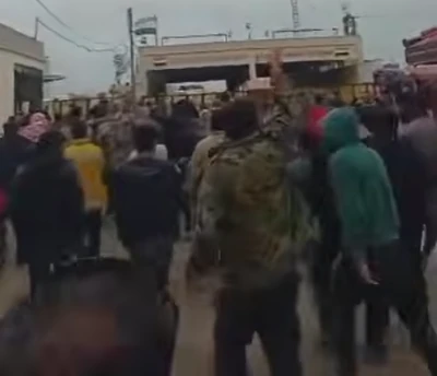 Azez&rsquo;de Hamalların Eylemi TIR S&uuml;r&uuml;c&uuml;lerini Mağdur Etti