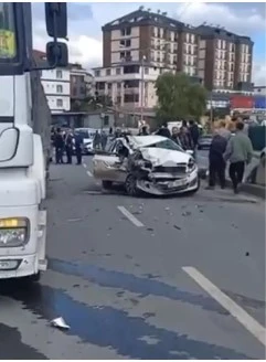 TIR’a Çarpan Otomobil: Anne Hayatını Kaybetti