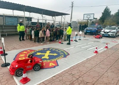 Kilis’te Kırmızı Işıkta Durmayı Jandarmadan Öğrendiler