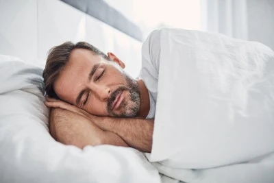 Islak Sa&ccedil;la Yatmanın zararı ne? Islak sa&ccedil;la Yatılırsa Ne Olur?