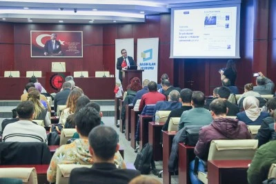 Yerel basın i&ccedil;in Yapay Zek&acirc; ve Dijital Habercilik Eğitimi