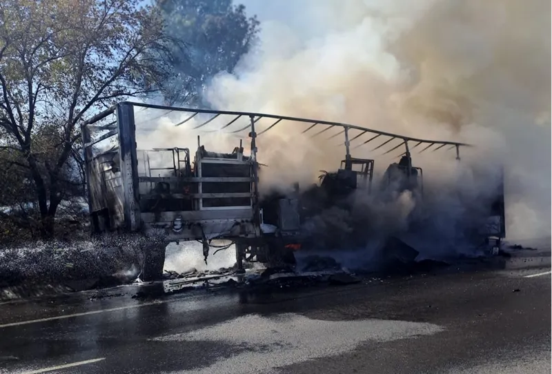 Et yüklü TIR’ın dorsesi alev aldı
